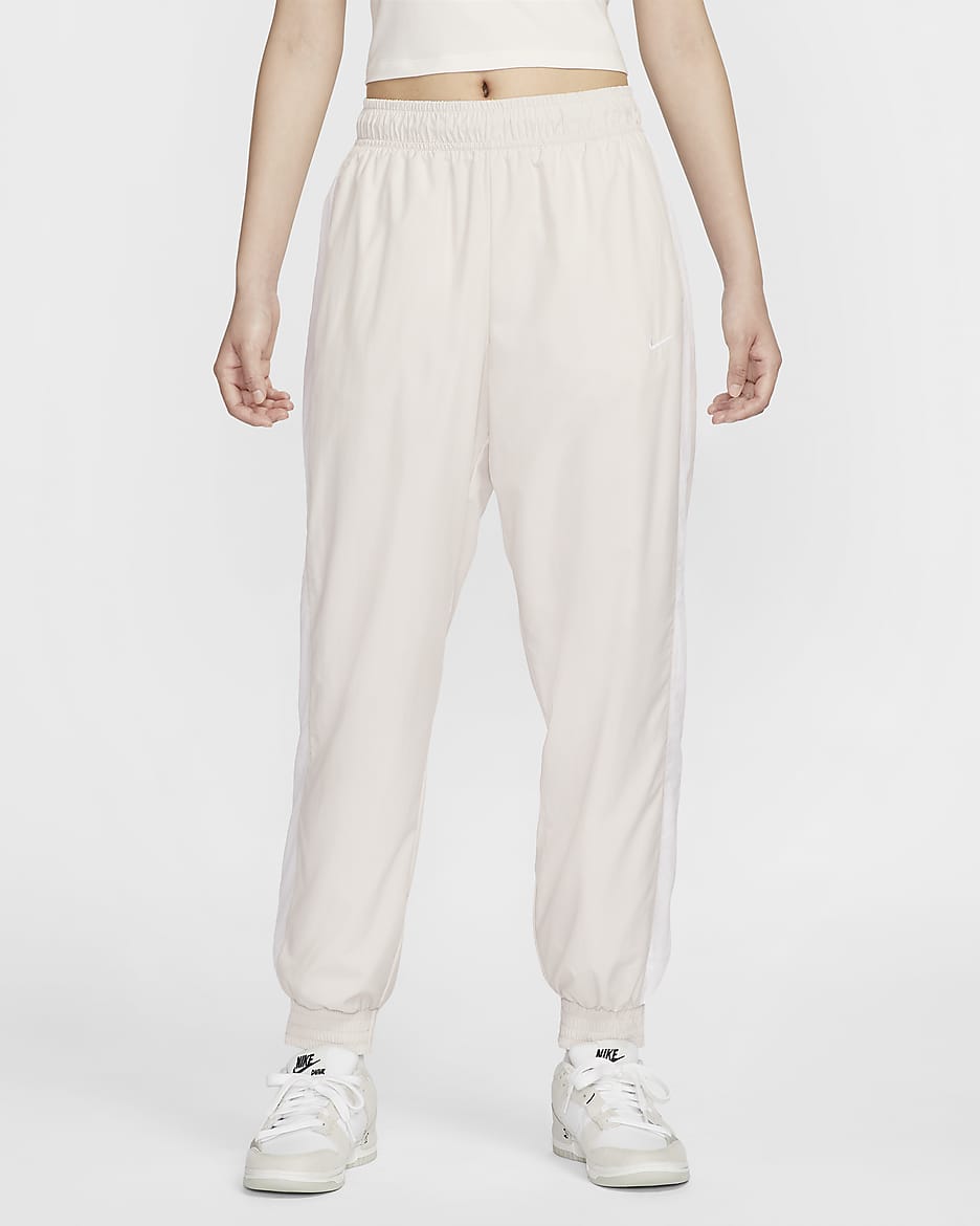 Nike Sportswear Classic Wovens Women s UV Mid Rise Loose Joggers. Nike JP